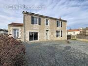 Maison à MAREUIL-SUR-LAY-DISSAIS
