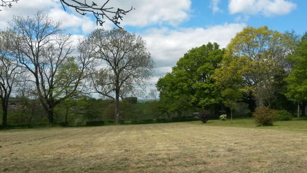 Autre à MONTEMBOEUF