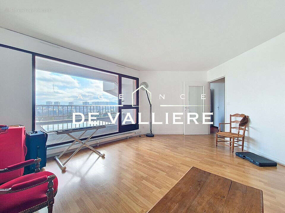 Appartement à NANTERRE