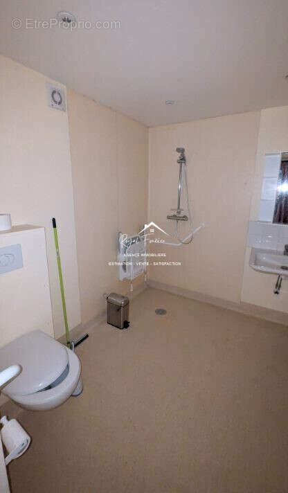 Salle d'eau RDC - Maison à DANGE-SAINT-ROMAIN