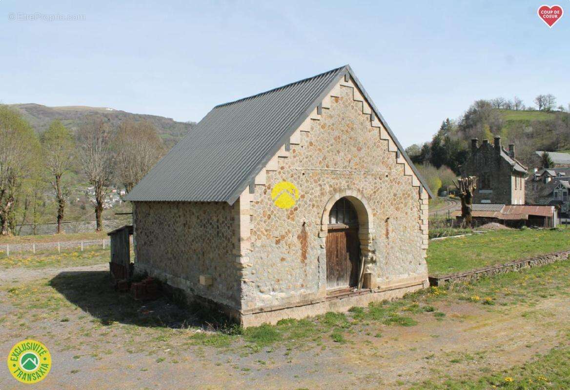 Maison à VIC-SUR-CERE