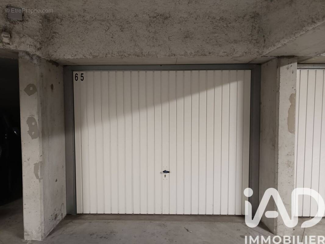 Photo 1 - Parking à LES SORINIERES