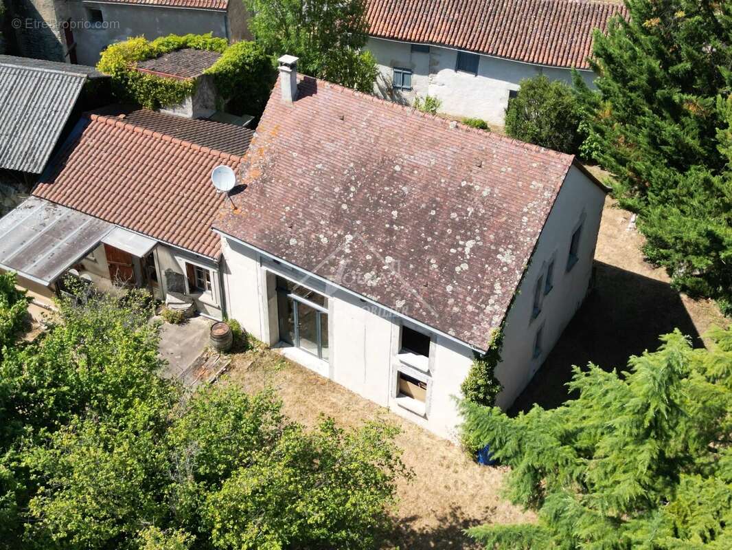 Maison à JENZAT