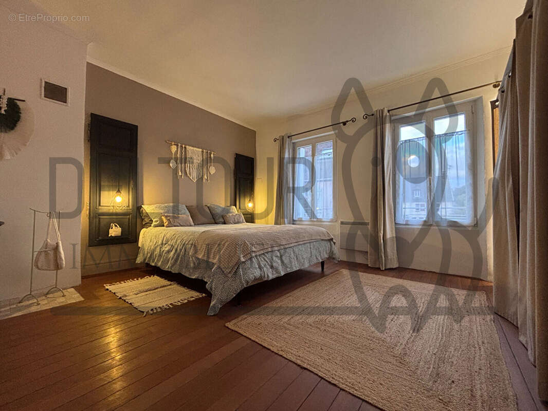 Maison à CRECY-LA-CHAPELLE