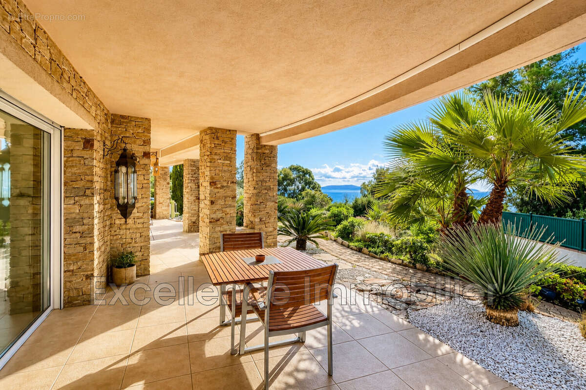 Maison 242 m² à Le Lavandou  - photo 6