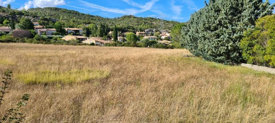 Terrain 676 m² à Peipin  - photo 2