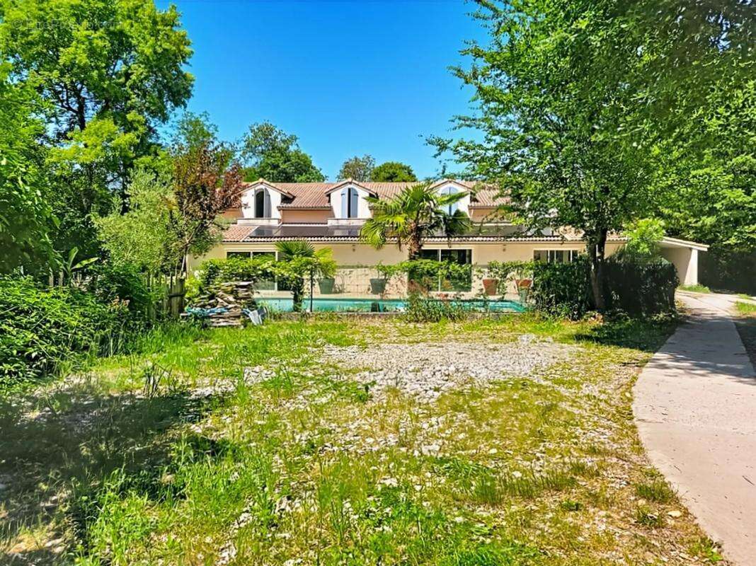 Maison à CHATEAUNEUF-SUR-ISERE