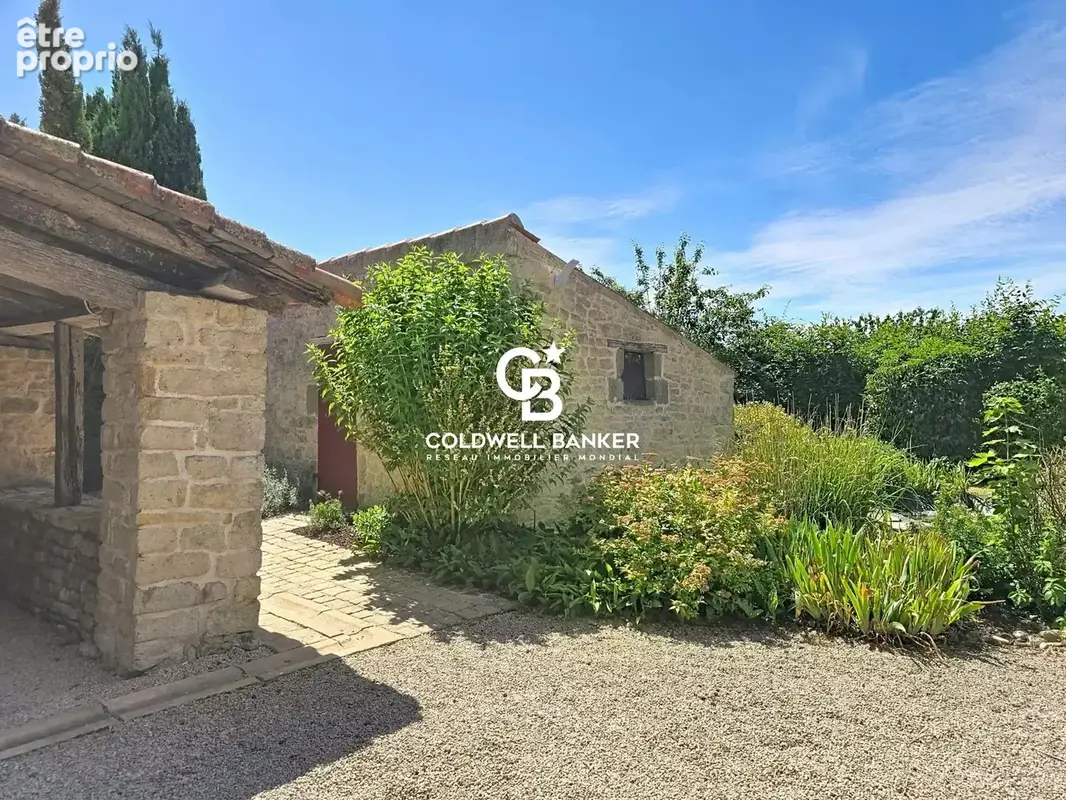 Belle propriété de charme avec jardin et dépendances à Thiré - photo 18