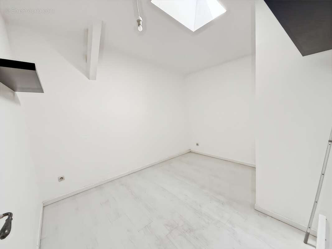 Idéal investisseur – Lumineux T2 bis de 46 m² – Bordeaux Capucins / Victoire - photo 5