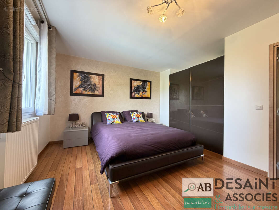 Maison à vendre - 5 chambres - piscine chauffée - Villeneuve Saint Denis - photo 10