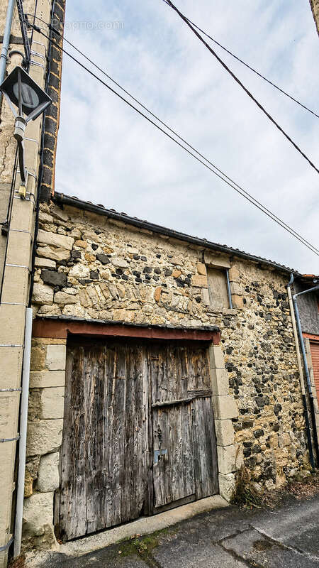 Jussat / Chanonat : Grange avec fort potentiel de transformation - photo 3