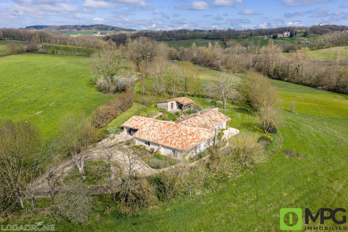 Proche CASSENEUIL à 15 minutes de VILLENEUVE SUR LOT, maison en pierres sur terrain de 2462 m2. - photo 19