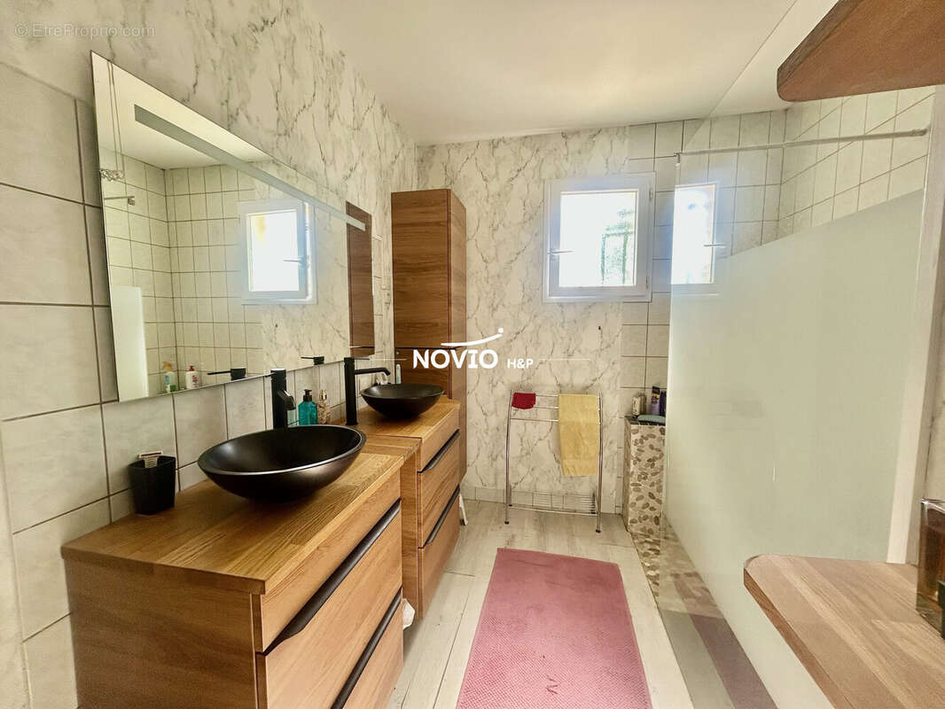 Maison 91 m² à Vouneuil-Sur-Vienne  - photo 8