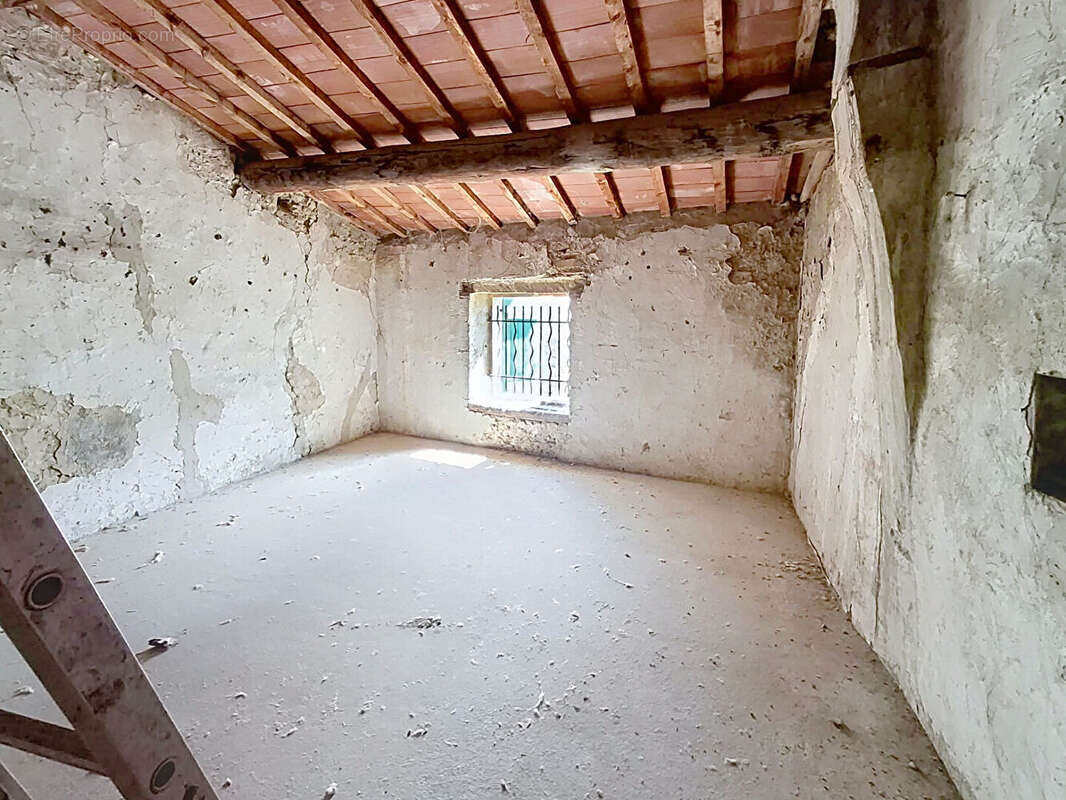 Maison à DOMAZAN