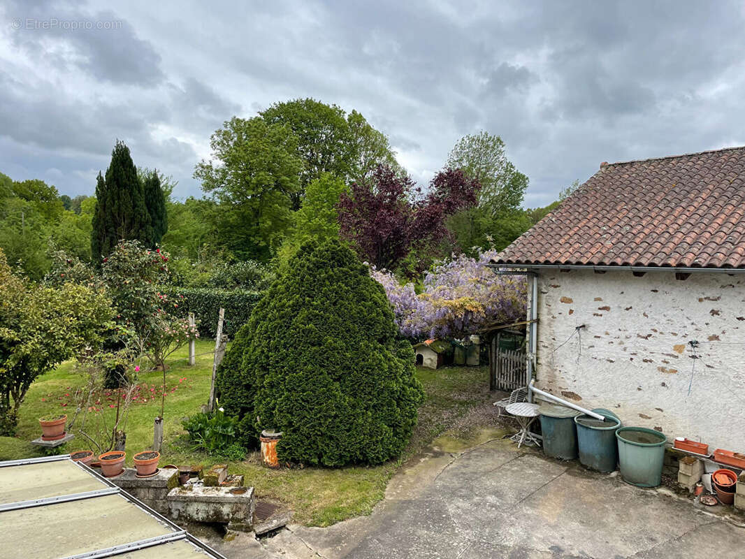 Maison à ORADOUR-SUR-VAYRES