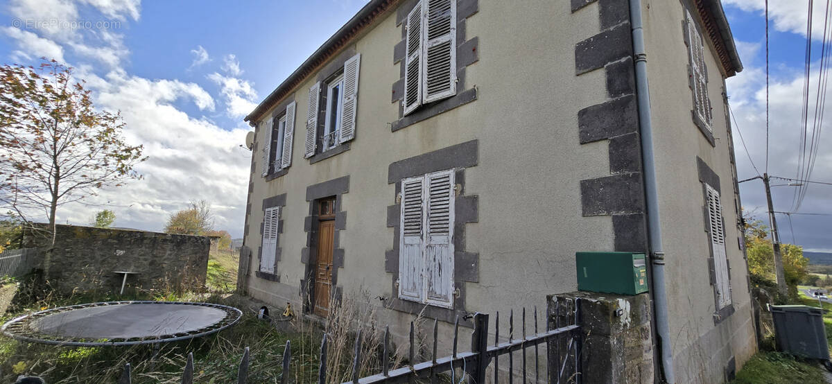 Maison à SAINT-REMY-DE-BLOT