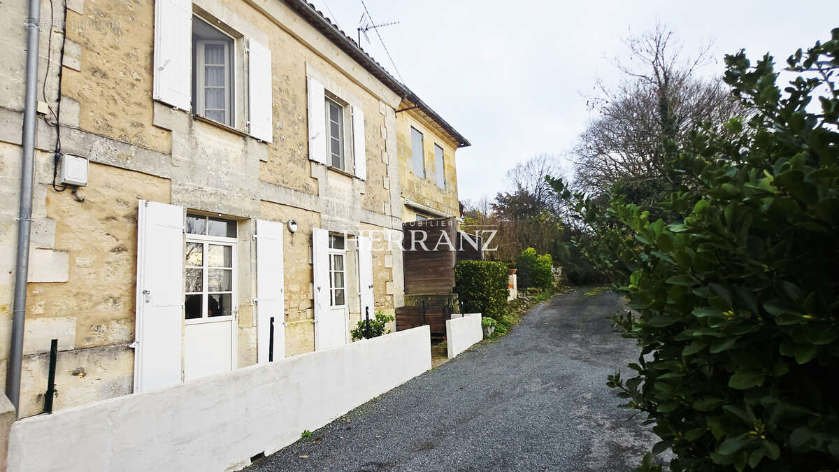 Maison à LA RIVIERE