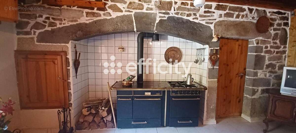 Maison 92 m² à Chaudes-Aigues  - photo 4