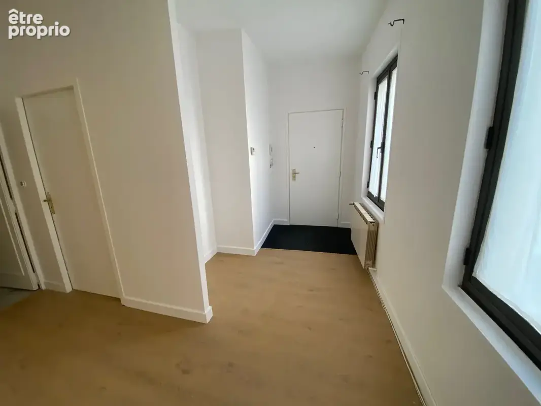 À deux pas des Arènes de Nîmes   Appartement bourgeois de 180 m2 - photo 3