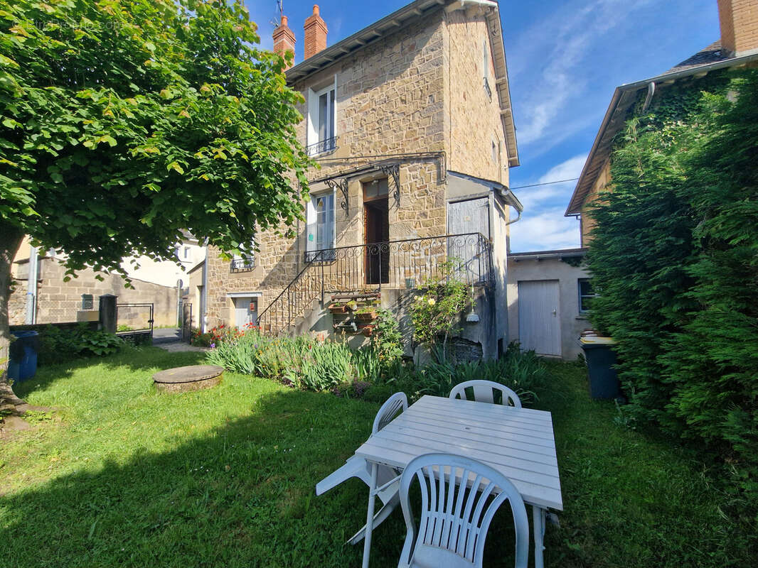 Immeuble de rapport avec jardin et garages - photo 2