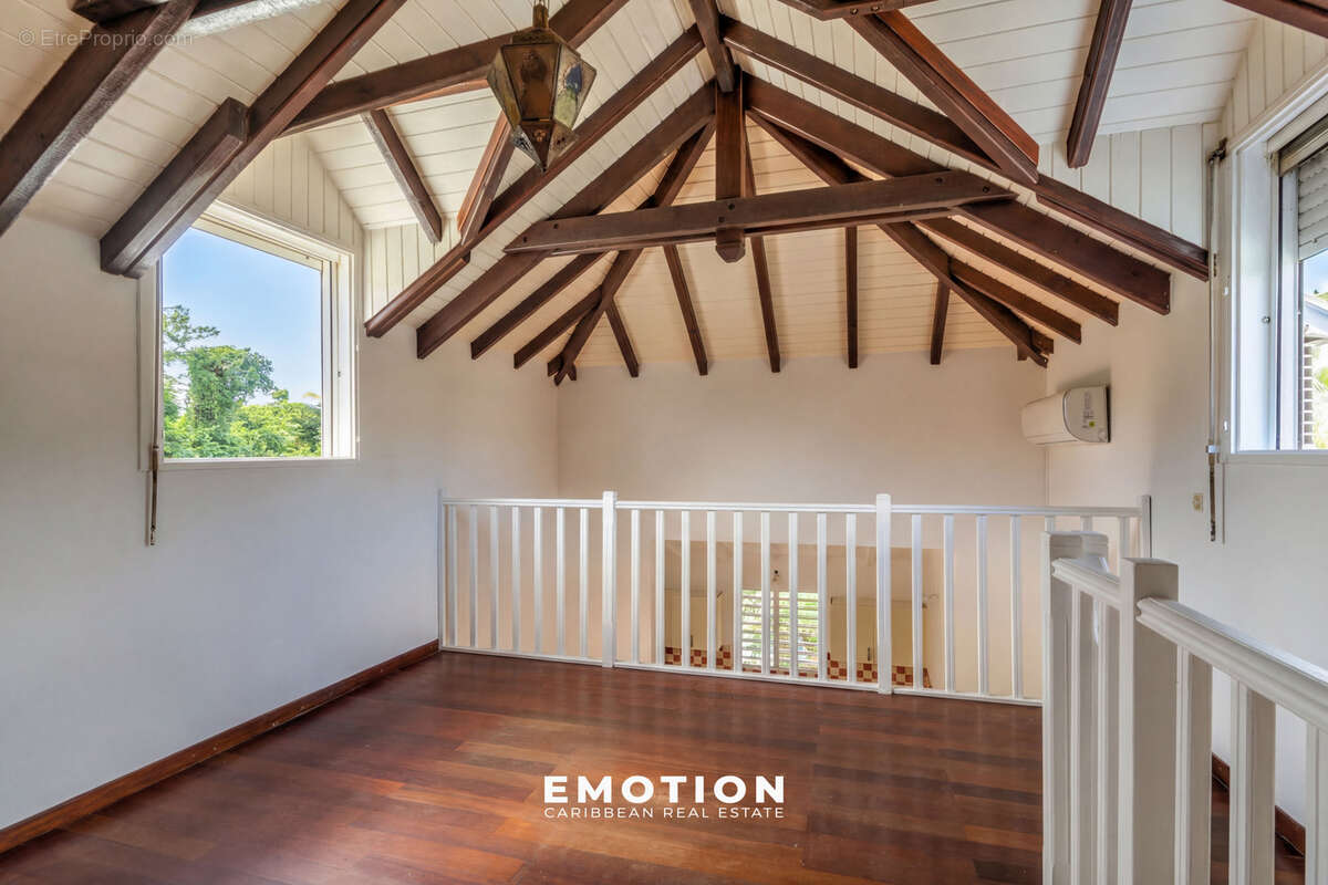 Maison à BAIE-MAHAULT