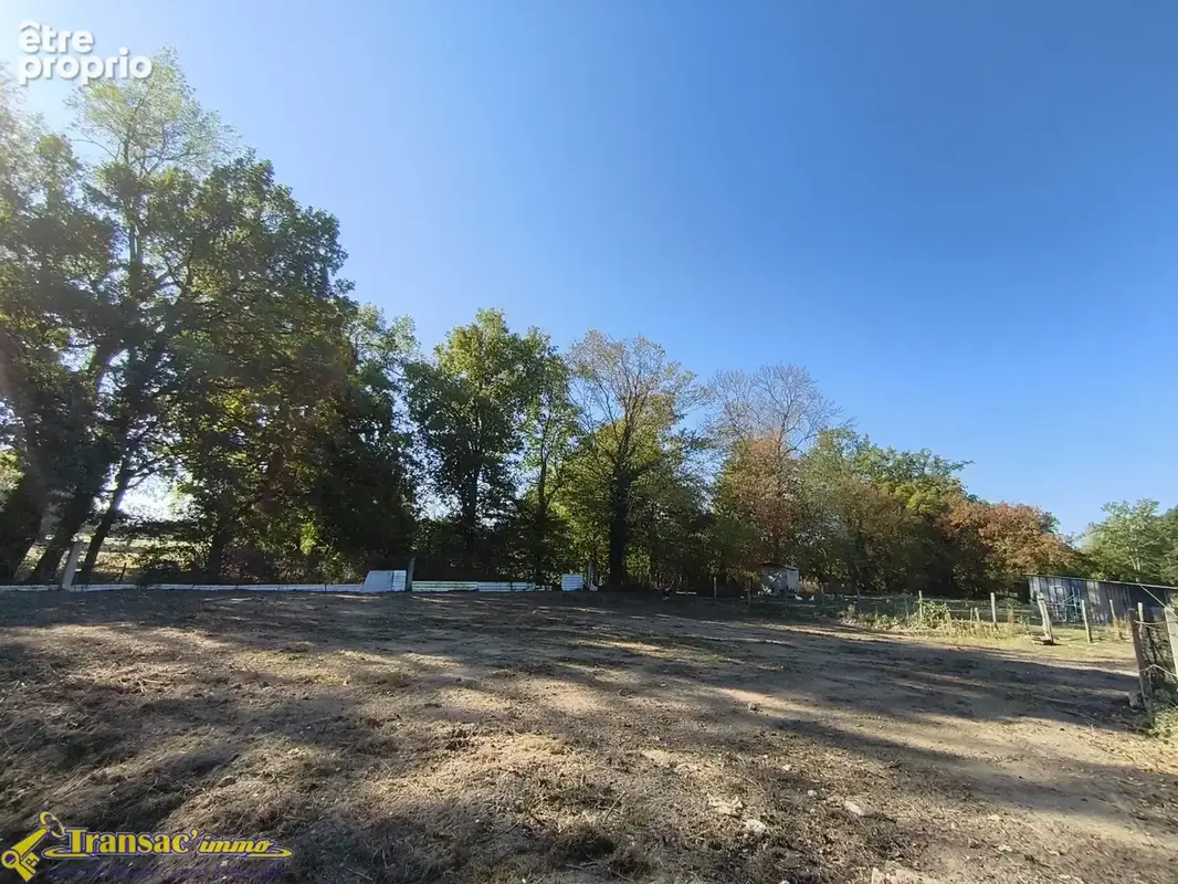 À Orléat, terrain constructible de 1295m2 - photo 4