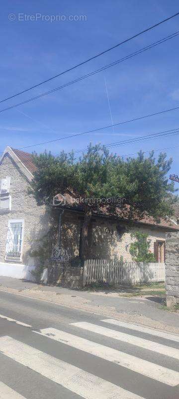 Maison à ONCY-SUR-ECOLE
