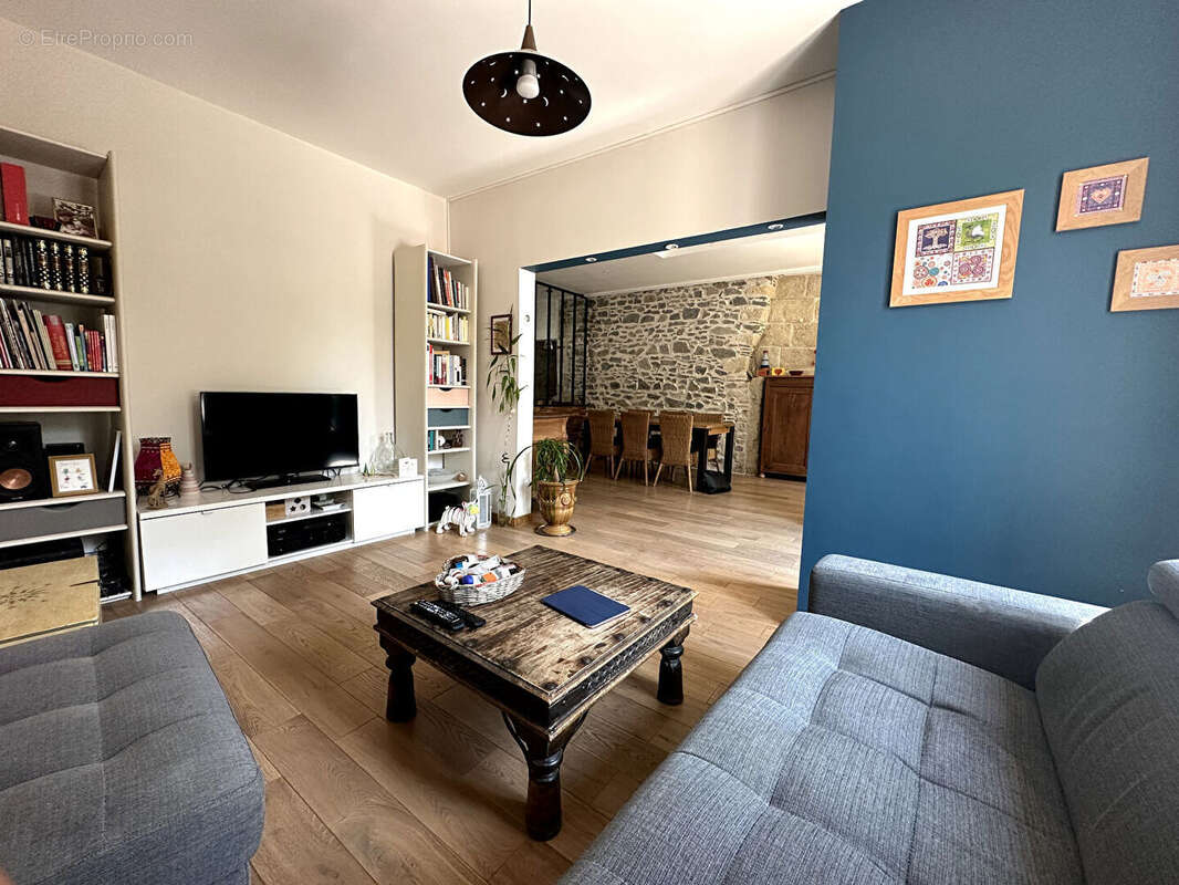 Caveirac Maison en pierres 4 chambres avec cour et parking - photo 4
