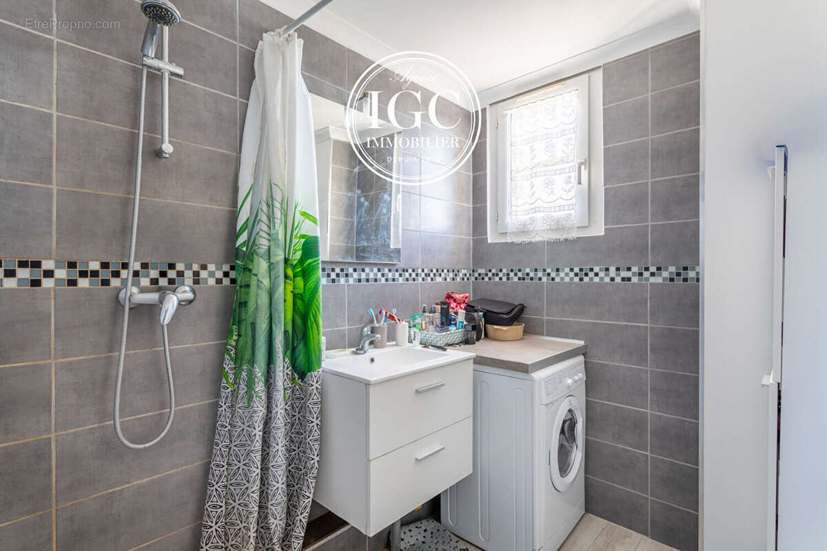 Appartement à CARRY-LE-ROUET