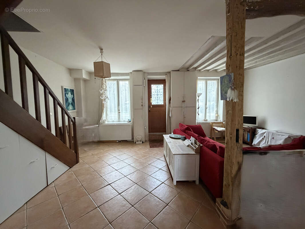 Maison à HOUDAN