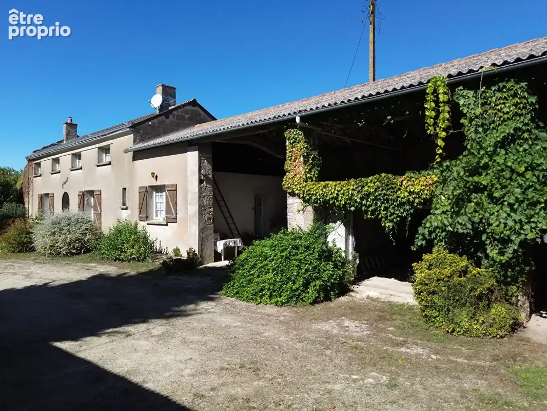 Maison avec dépendances et grand terrain - photo 1