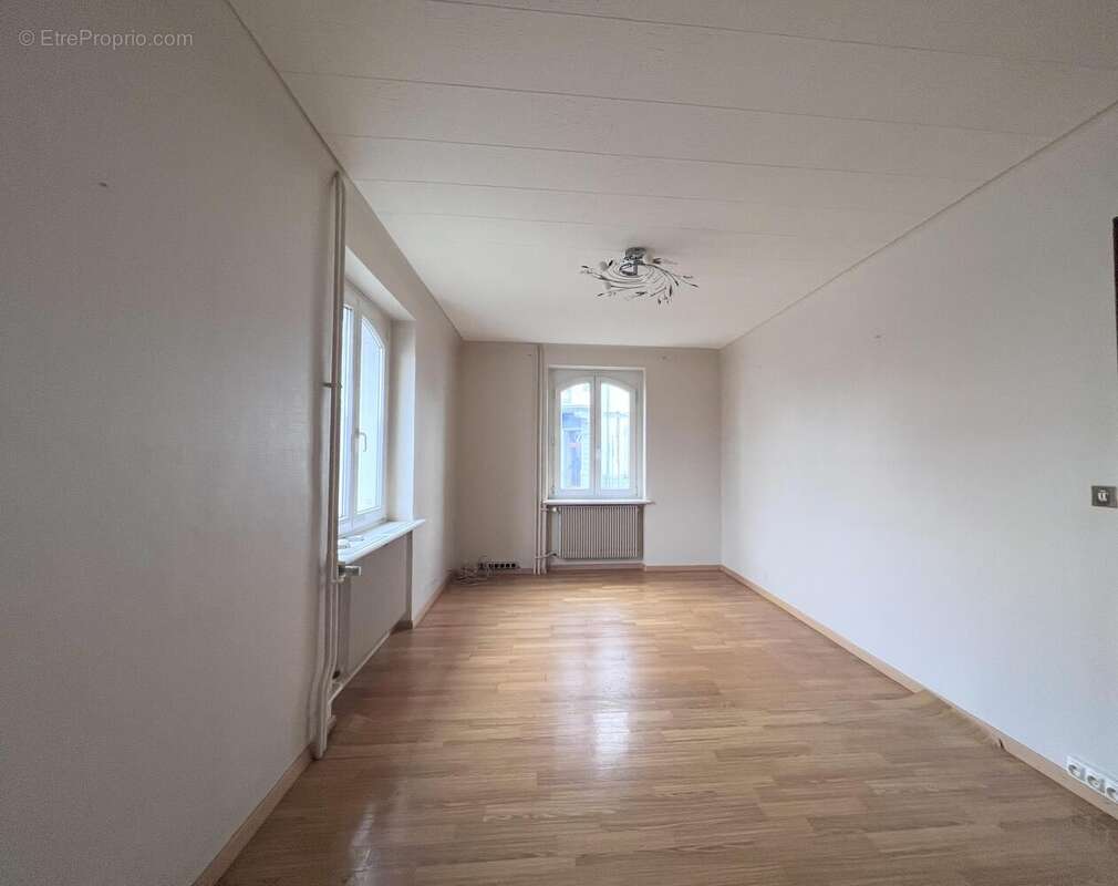 Maison à VILLAGE-NEUF