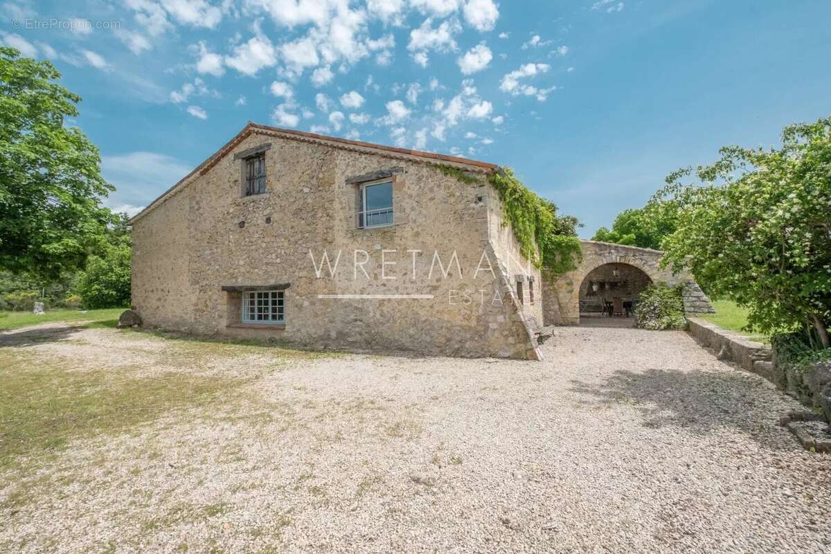 Maison à TOURRETTES