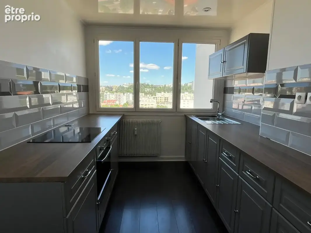T4 lumineux avec balcon, cave et parking privé   10ème étage - photo 5