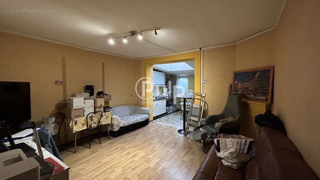 Commerce à MONTIGNY-EN-GOHELLE