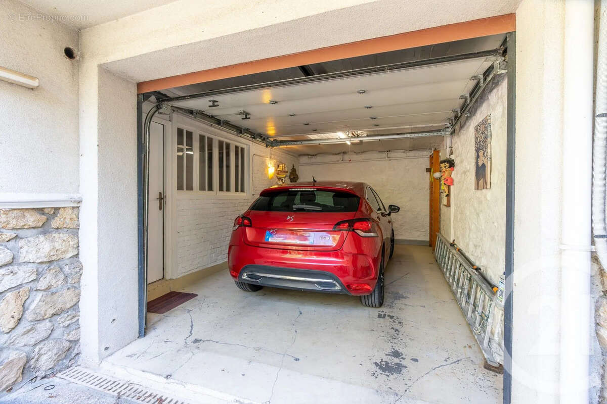 Maison à SAINT-MAUR-DES-FOSSES