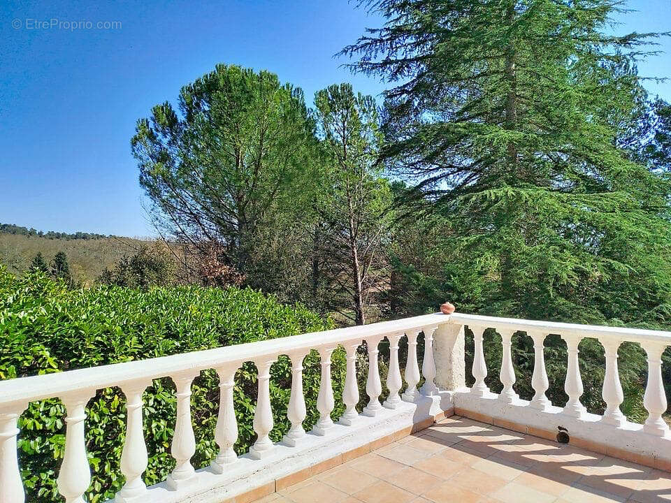 Maison Ponteves 188 m2 avec grande piscine et  grand sous sol de 145 m2 - photo 13