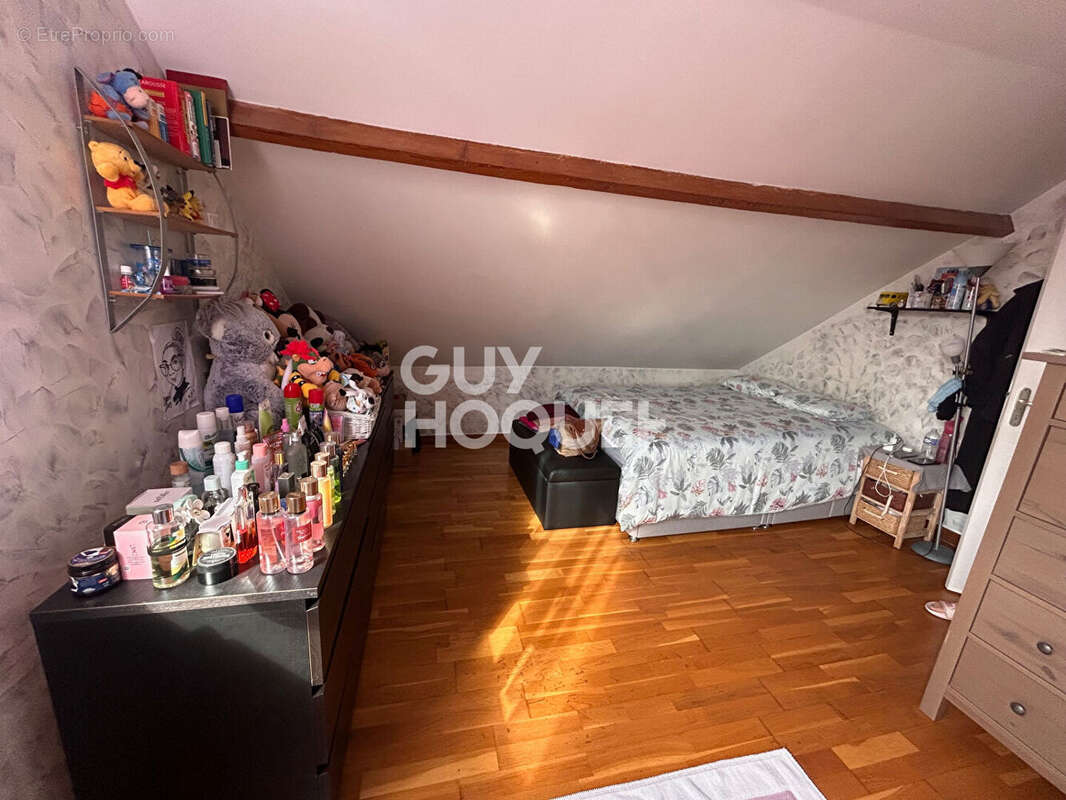 Appartement à LES PAVILLONS-SOUS-BOIS