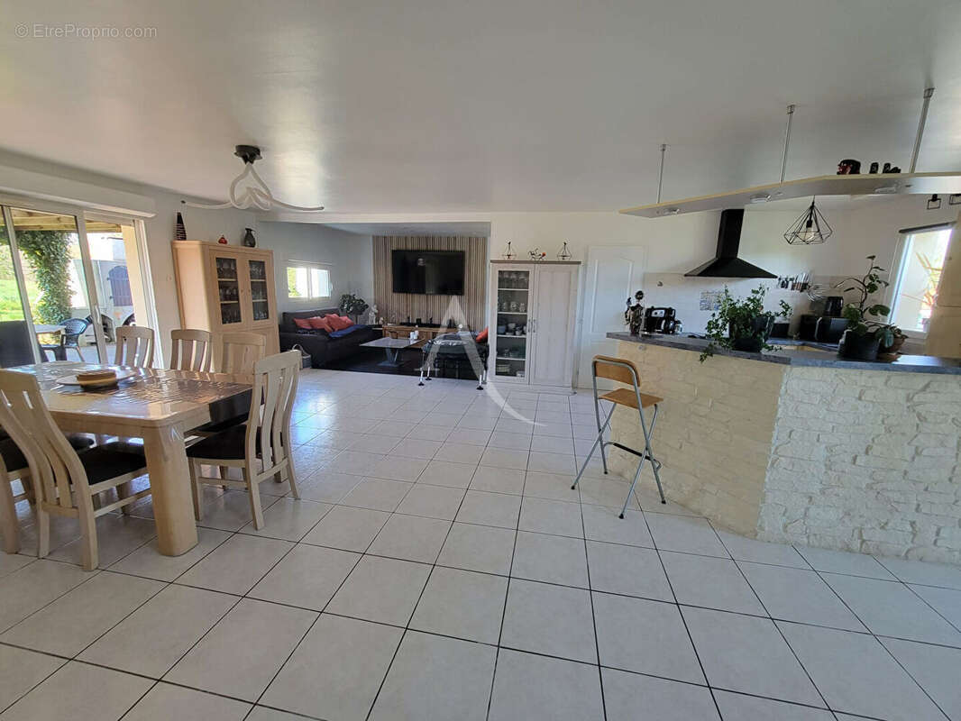 Maison à SAINT-ETIENNE-DU-BOIS