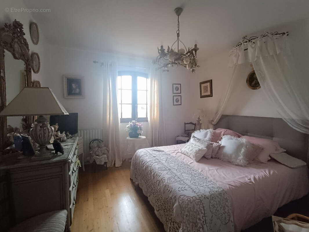 Maison à COUTRAS