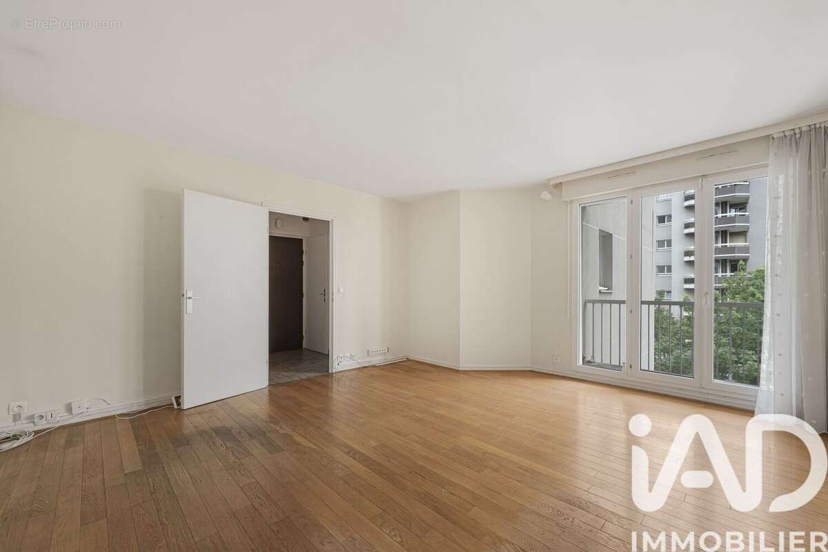 Photo 2 - Appartement à COURBEVOIE