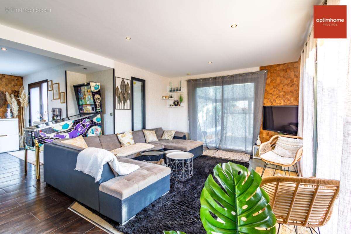 Magnifique maison contemporaine de 300 m² avec piscine intérieure et 5 chambres - photo 4