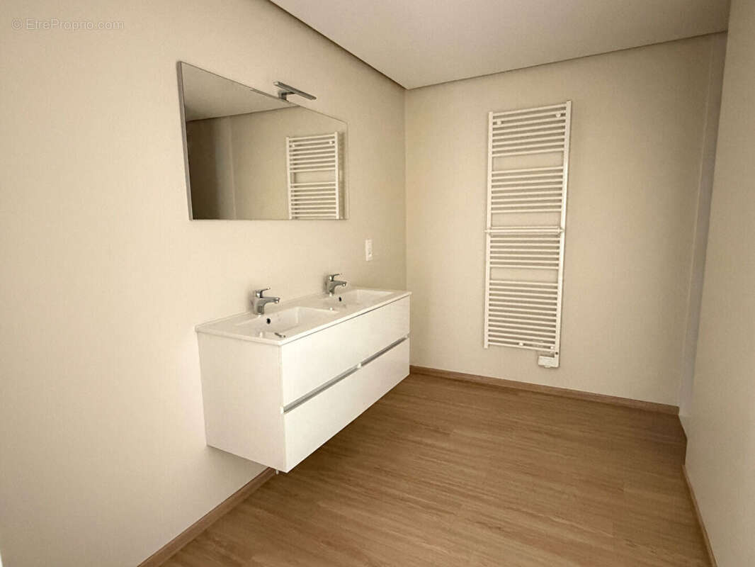 Appartement à LE DESCHAUX
