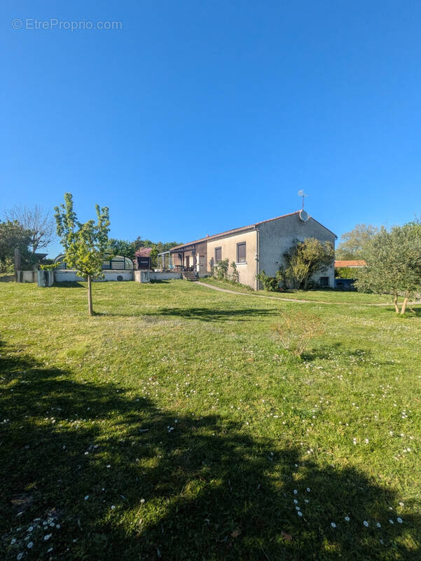 Maison à SAINTES