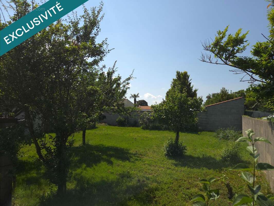 Photo 2 - Terrain à MONTROY