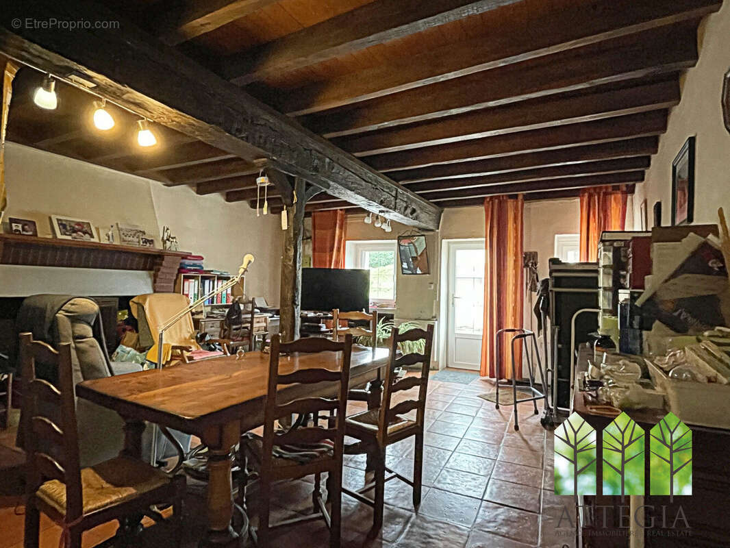 Maison 255 m² à Jouillat  - photo 9