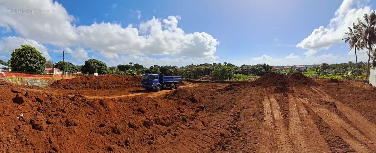 Terrain à PETIT-BOURG