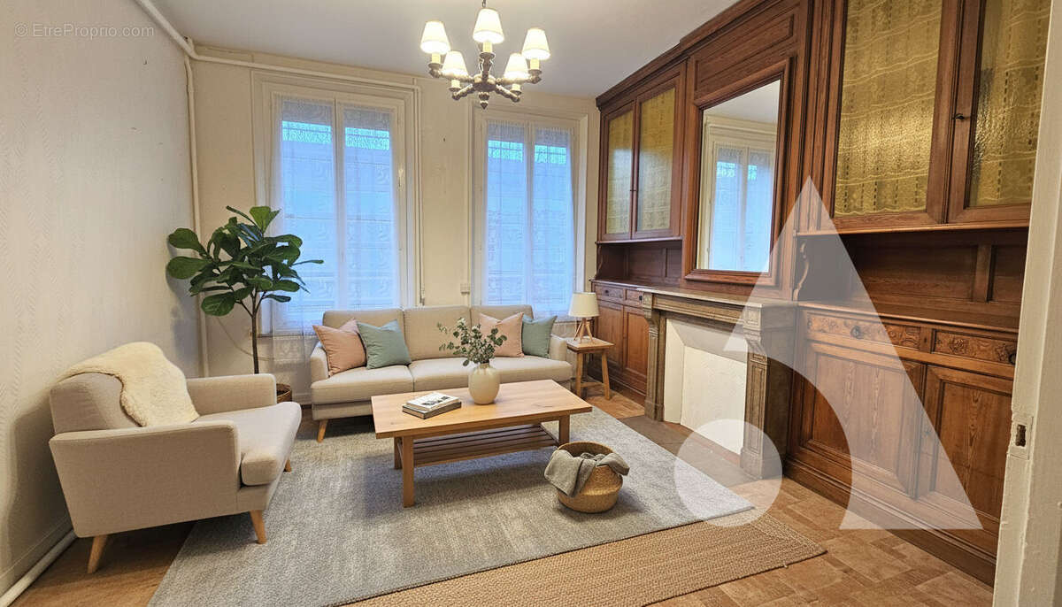 Maison à ESTREES-SAINT-DENIS