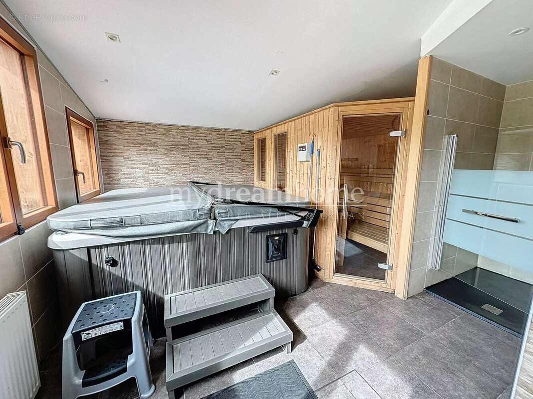 Maison à NOTRE-DAME-DE-BELLECOMBE