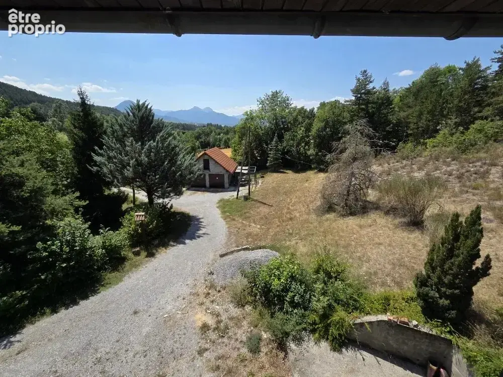 Maison 230m² + garage sur 3ha terrain - photo 3